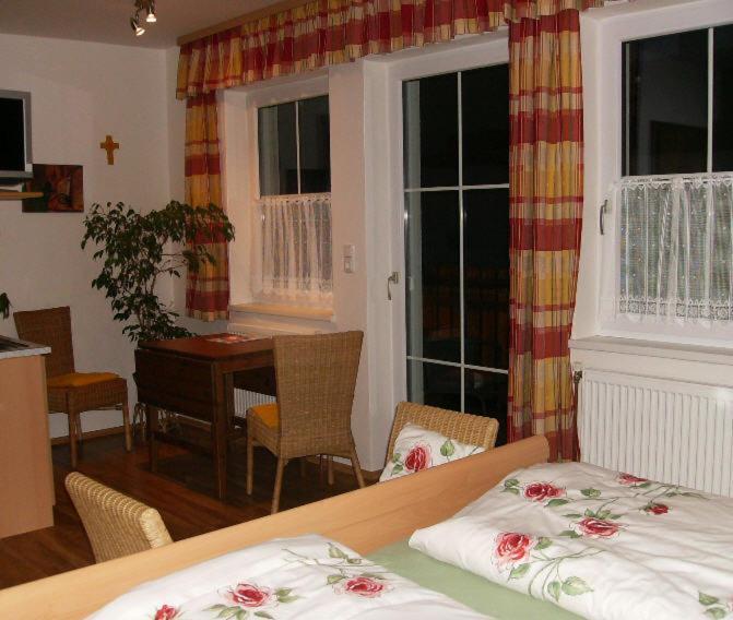 Hotel Weingut zur Schlafmütze Herrnbaumgarten Habitación foto