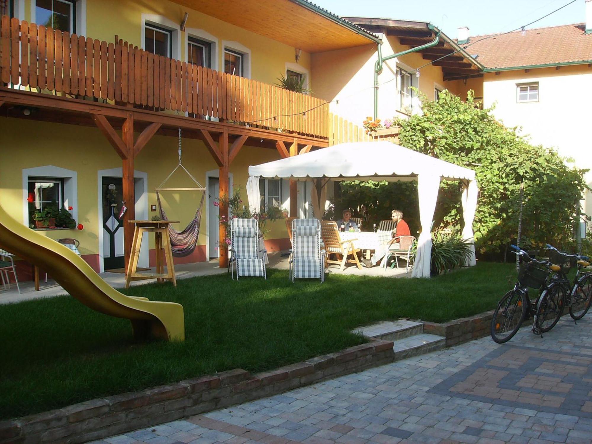Hotel Weingut zur Schlafmütze Herrnbaumgarten Exterior foto
